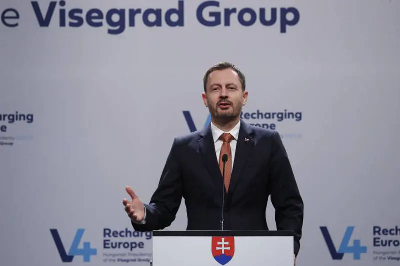 Ora Bruxelles prepara le restrizioni sui viaggi. La Germania: "Ci aspetta un Natale terribile"
