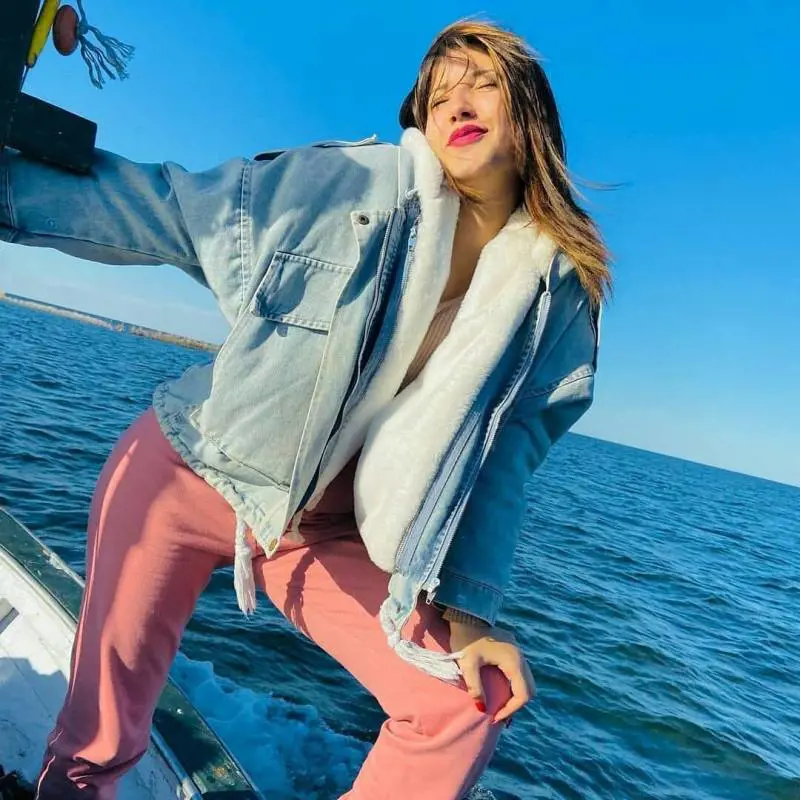 L'influencer Sabee al Saidi durante la traversata verso l'Italia