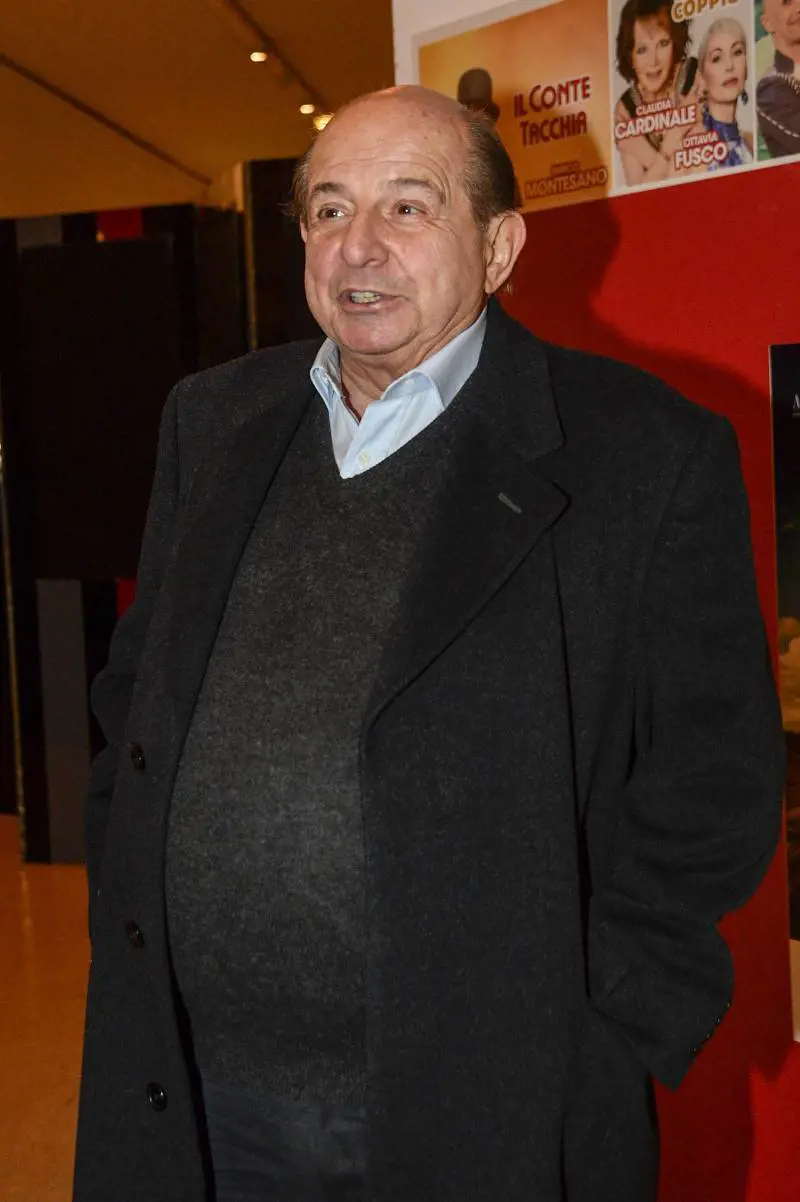 Volano stracci in Rai, sospeso il quiz di Magalli. Lui sbotta: "Mi vergogno"