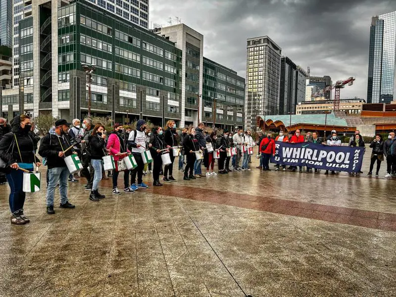 Whirlpool, lavoratori favorevoli alla buonuscita ma i tempi della reindustrializzazione si allungano