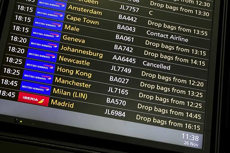 "Sbarcati 61 passeggeri positivi". In aeroporto è allarme Omicron
