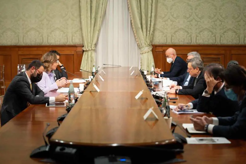 La sfilata dei partiti a Chigi. Il premier blinda la manovra