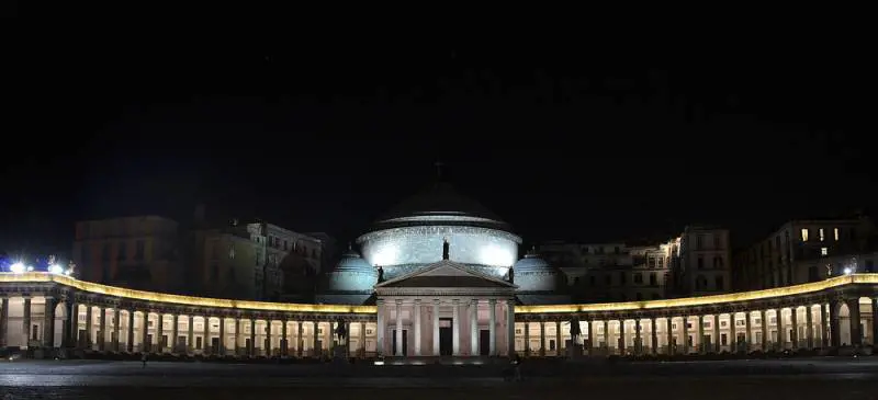 Capodanno a Napoli, è scontro tra le istituzioni. De Luca: "Potrei anche vietare gli eventi in piazza"