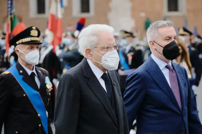 Lo "stupore" di Mattarella stoppa il Pd. Quei giochetti per costringerlo al bis