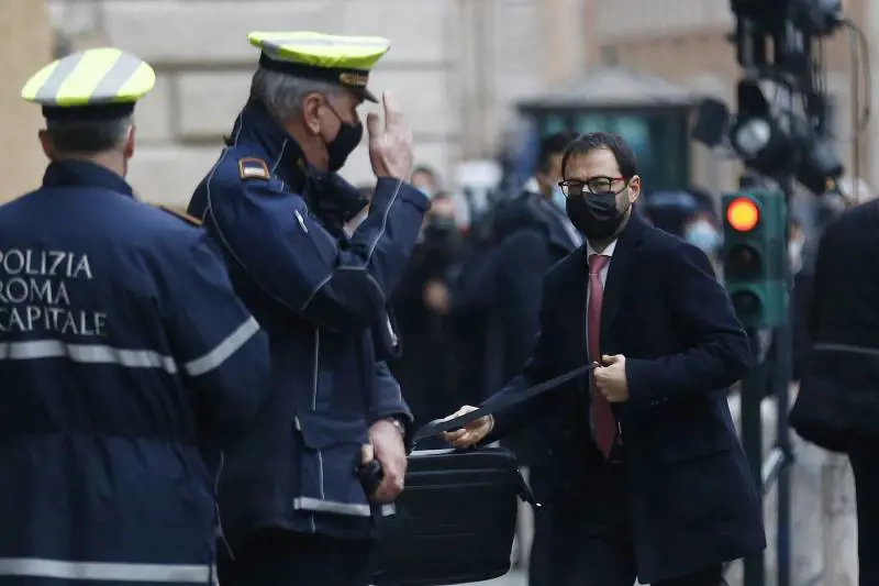 "Bollette in aumento? Colpa del centrodestra". La balla del ministro 5S