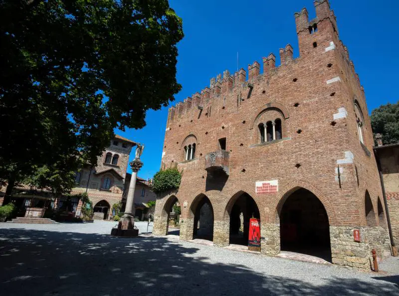 Grazzano Visconti: dove rivivere il Medioevo tra storia, leggende e buon cibo