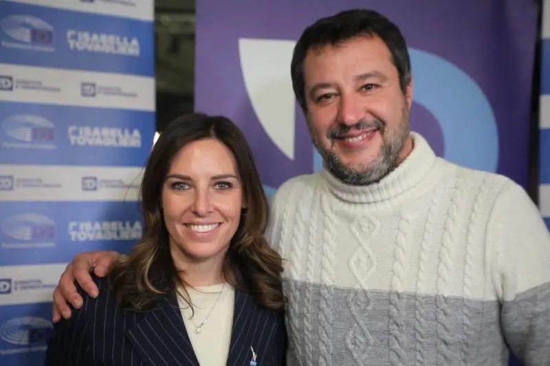 "A sinistra lotta di poltrone, noi per lavoro e sicurezza"