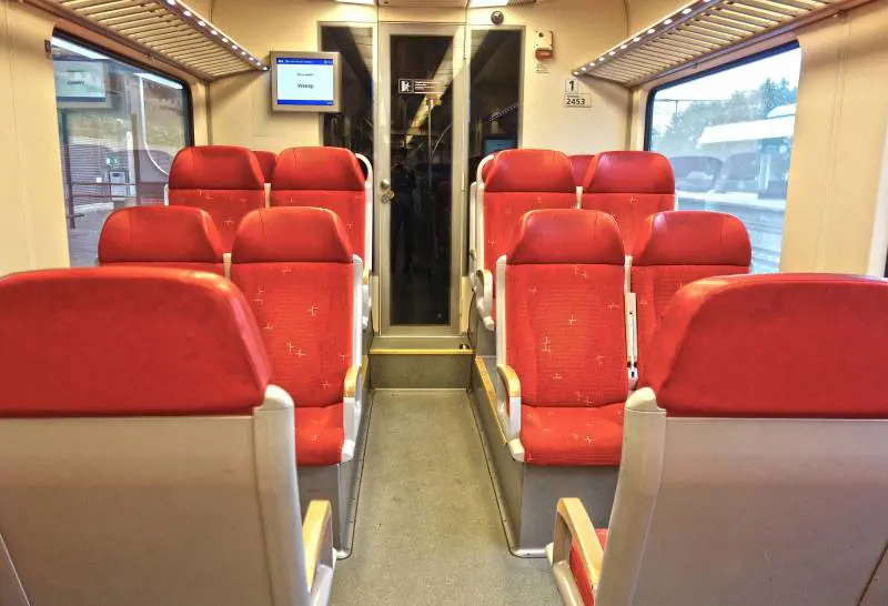 La droga, l'alcol e la stampella: cosa hanno fatto gli stupratori del treno