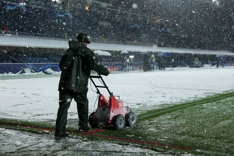 La neve rinvia il sogno Dea. Per una volta vince "respect"