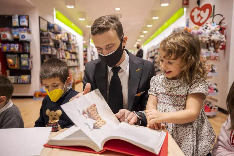 Decollano da Malpensa con easyJet le lettere dei bimbi a Babbo Natale