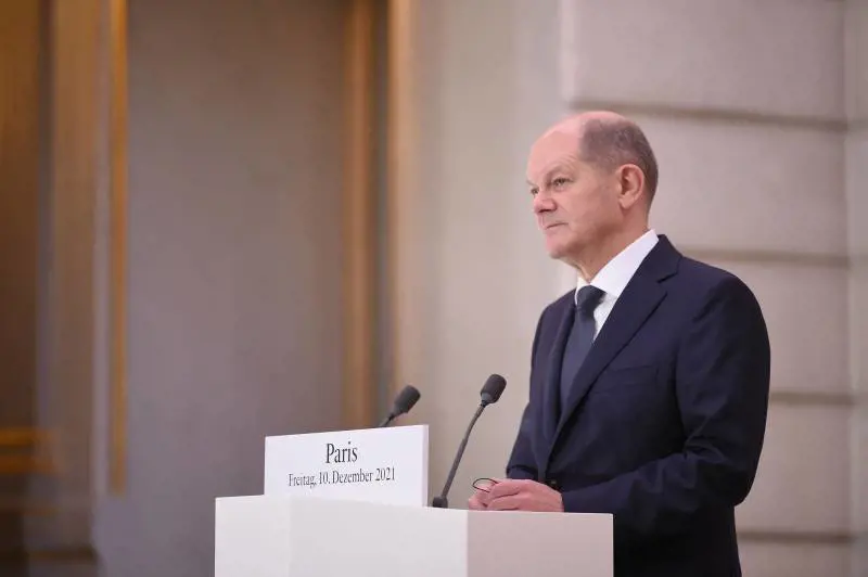 Scholz da Macron: l'Ucraina non si tocca
