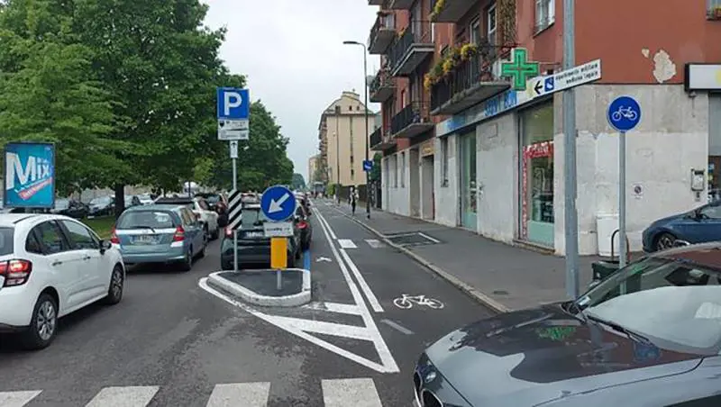 "Caro carburanti? Usate la bici". L'ultima follia della sinistra milanese
