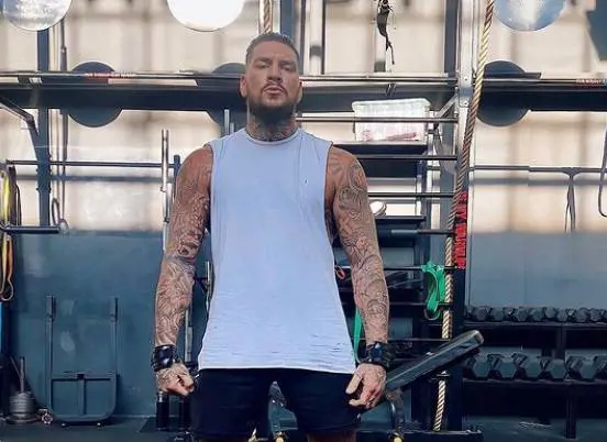 Giovane trapper denuncia: "Toretto mi ha tirato una cartella". Ma è uno scherzo de Le Iene