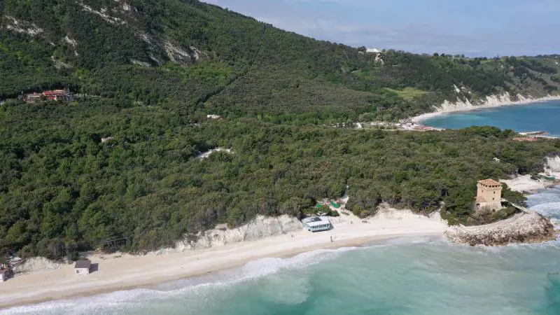 Ancona, la sirena Mitì e le leggende del Conero