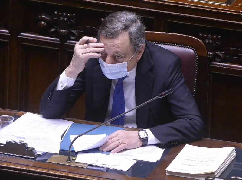 "Nulla da riflettere". Draghi tira dritto e sfida la Ue sui tamponi