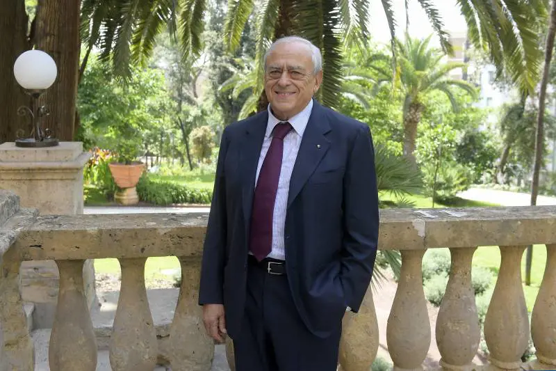 Authority in pressing sulla guerra Generali