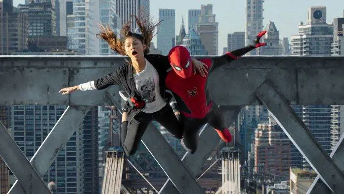 Il volo di "Spider-Man" rilancia il botteghino, bene "House of Gucci"