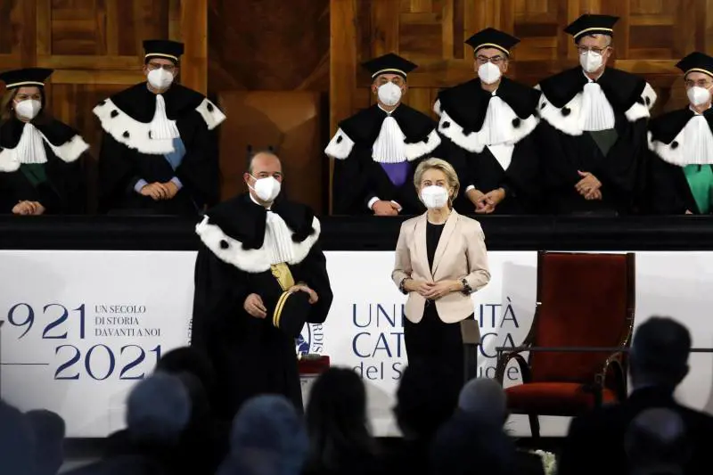 "Italia mai cresciuta tanto". Lo spot della von der Leyen inchioda Draghi al governo