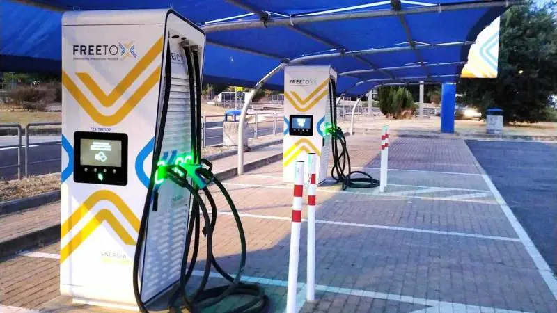Mobilità elettrica, a Malpensa e Linate 15 colonnine per la ricarica ultrafast