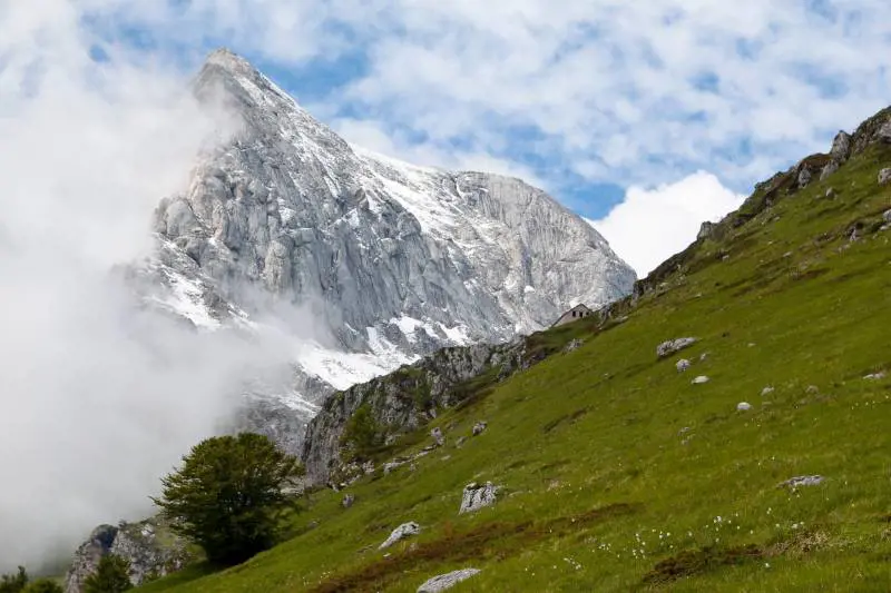 Abruzzo, tra i monti per scorgere il gigante che dorme