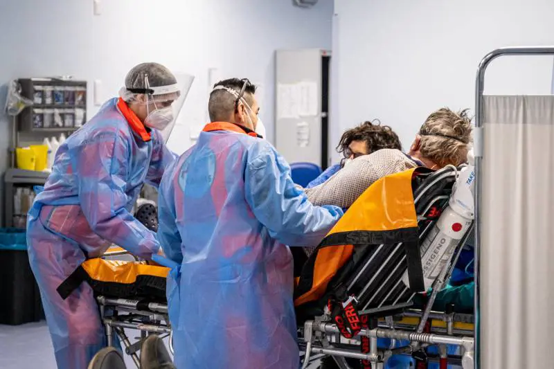 Virus, "ondatina" estiva Boom di reinfezioni. E spaventa il long Covid