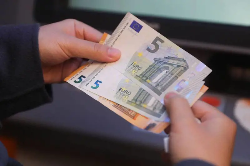 Vent'anni di euro: più luci che ombre