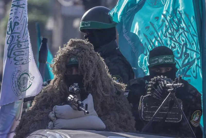 Spari sul bus: 7 feriti. E Hamas giustizia 5 "collaborazionisti"