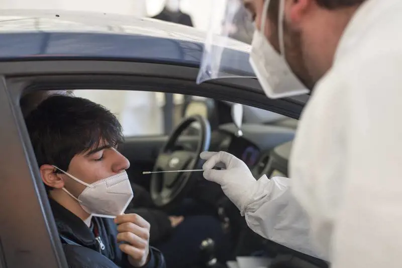 "Tamponi a 750 euro invece di 3". L'Iss nel mirino dell'inchiesta Covid