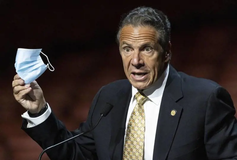 Andrew Cuomo ci riprova dopo gli scandali: l'ex governatore si candida a sindaco di New York