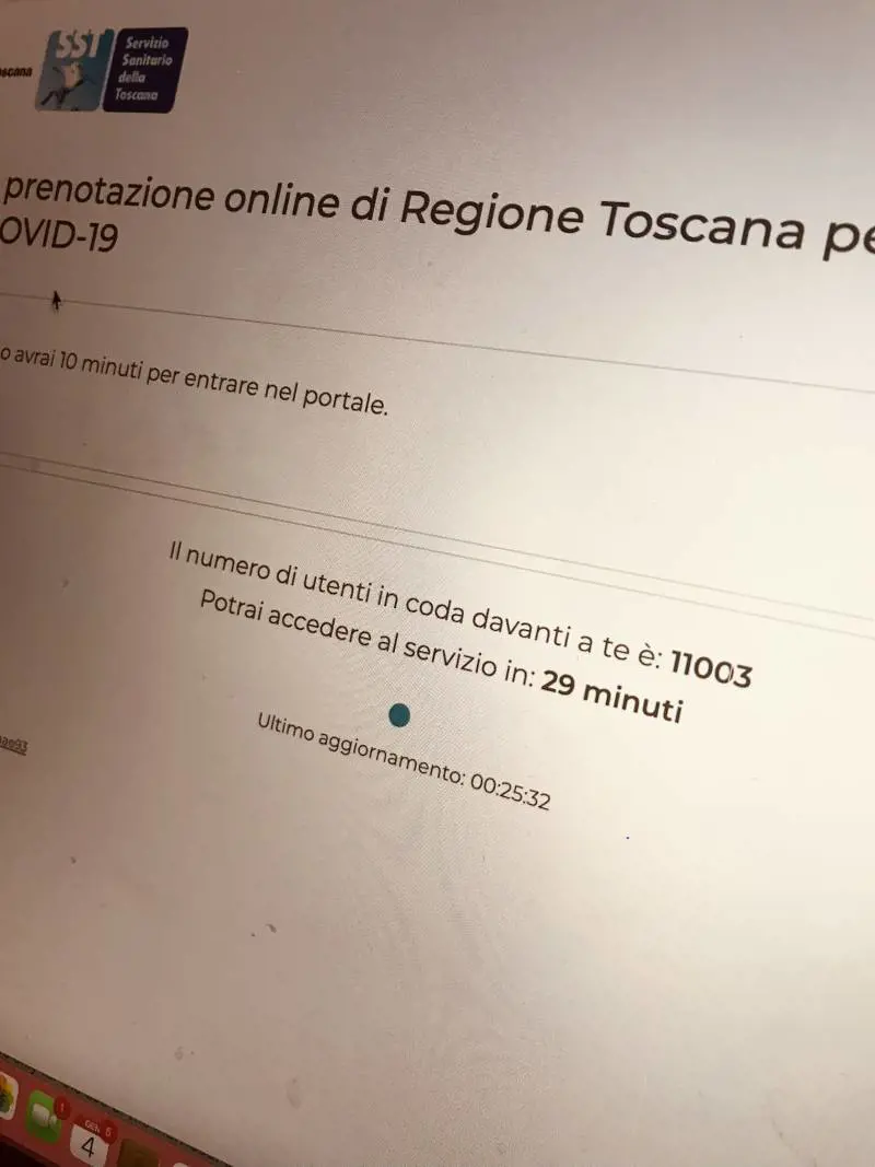 Tamponi impossibili e migliaia prigionieri in casa: caos in Toscana