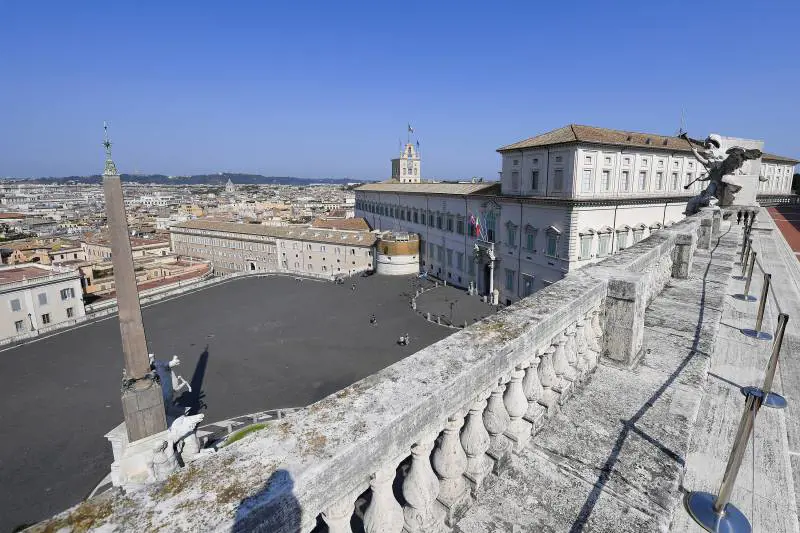 "Tanti contrari...". Il Pd si spacca sull'Aventino contro il Cav