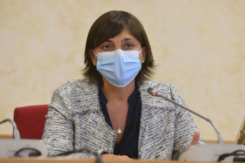 Le mosse del Pd disperato: rinvio del voto e stop al Cav