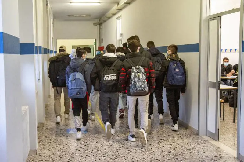 Regioni in rivolta sulle scuole aperte. Muro del governo per bloccare la Dad