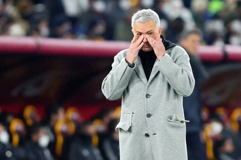 "Quando siamo nella m...". Mou sempre più solo
