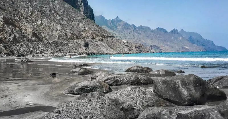 Travolta da un'onda anomala, chi è la turista italiana morta a Tenerife