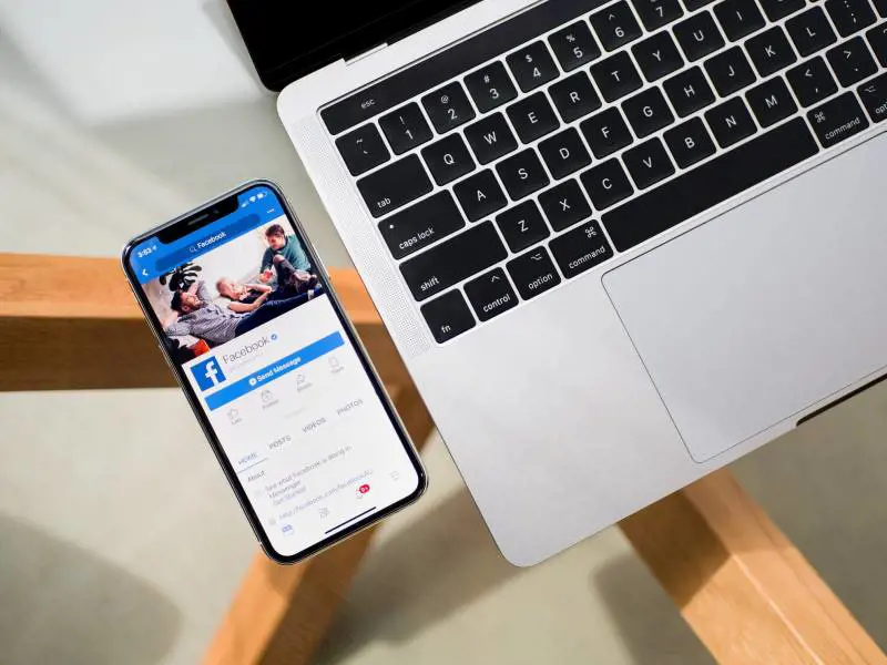 Facebook, nasce il primo traduttore simultaneo per tutte le lingue