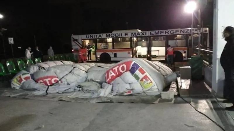 Palermo, l'ospedale da campo si "sgonfia" con cinque pazienti dentro