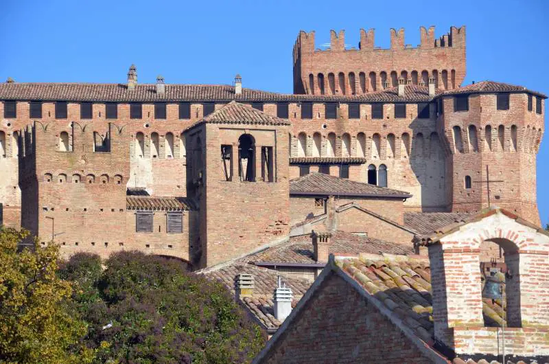 Gradara: la capitale del Medioevo dove si amarono Paolo e Francesca