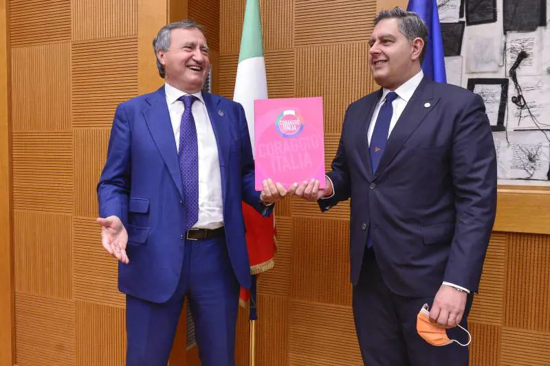 I centristi in cerca di una strategia comune. Toti: i veti sul Cavaliere sono inaccettabili