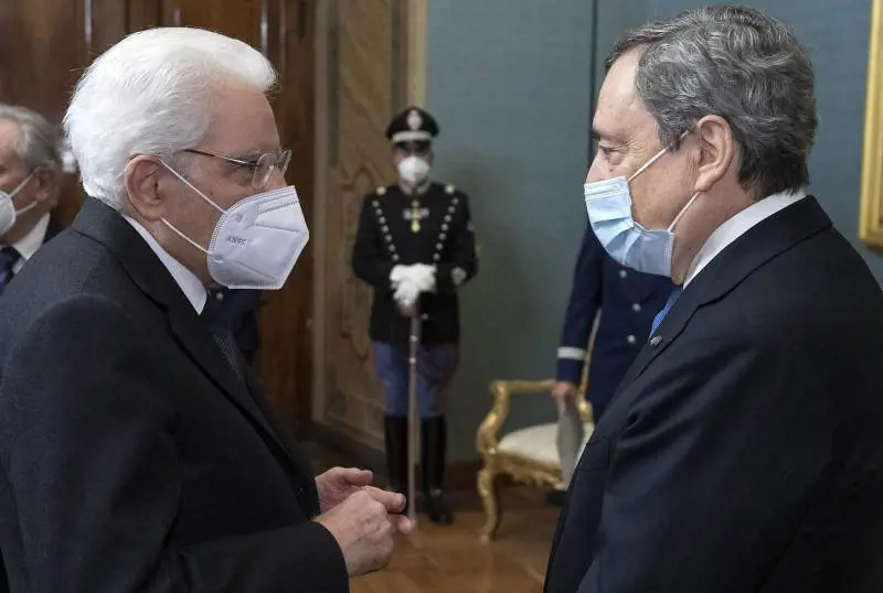 Il colloquio con Draghi, la telefonata col Cav: le mosse per il Mattarella bis