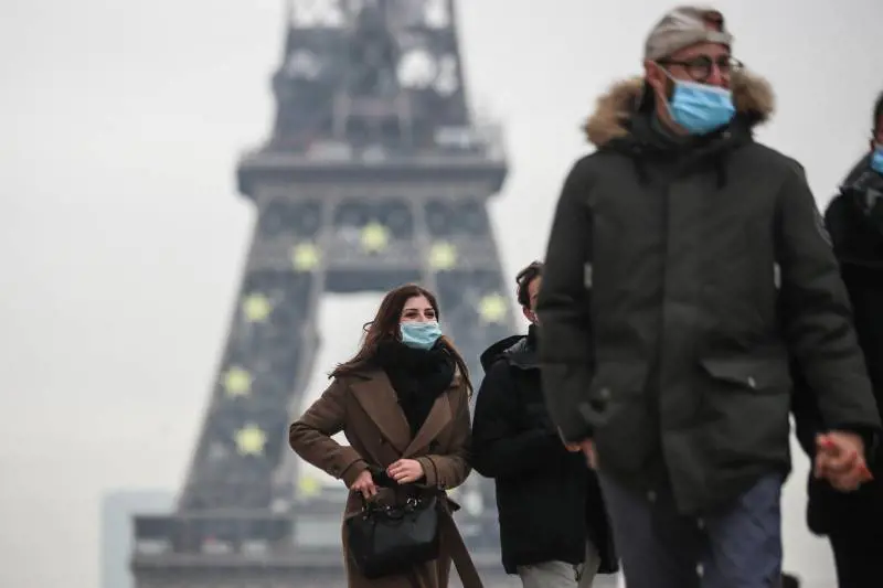 Mascherine e pass vaccinale: il dietrofront della Francia