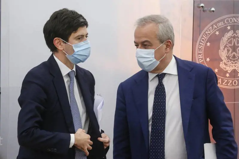 Il mistero di Omicron "sparita" dai verbali Cts: "Sono solo sintesi..."
