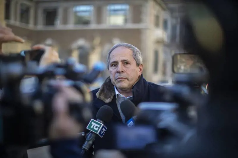 Dal vaccino alla politica romana. La virostar che ha cambiato idea su tutto