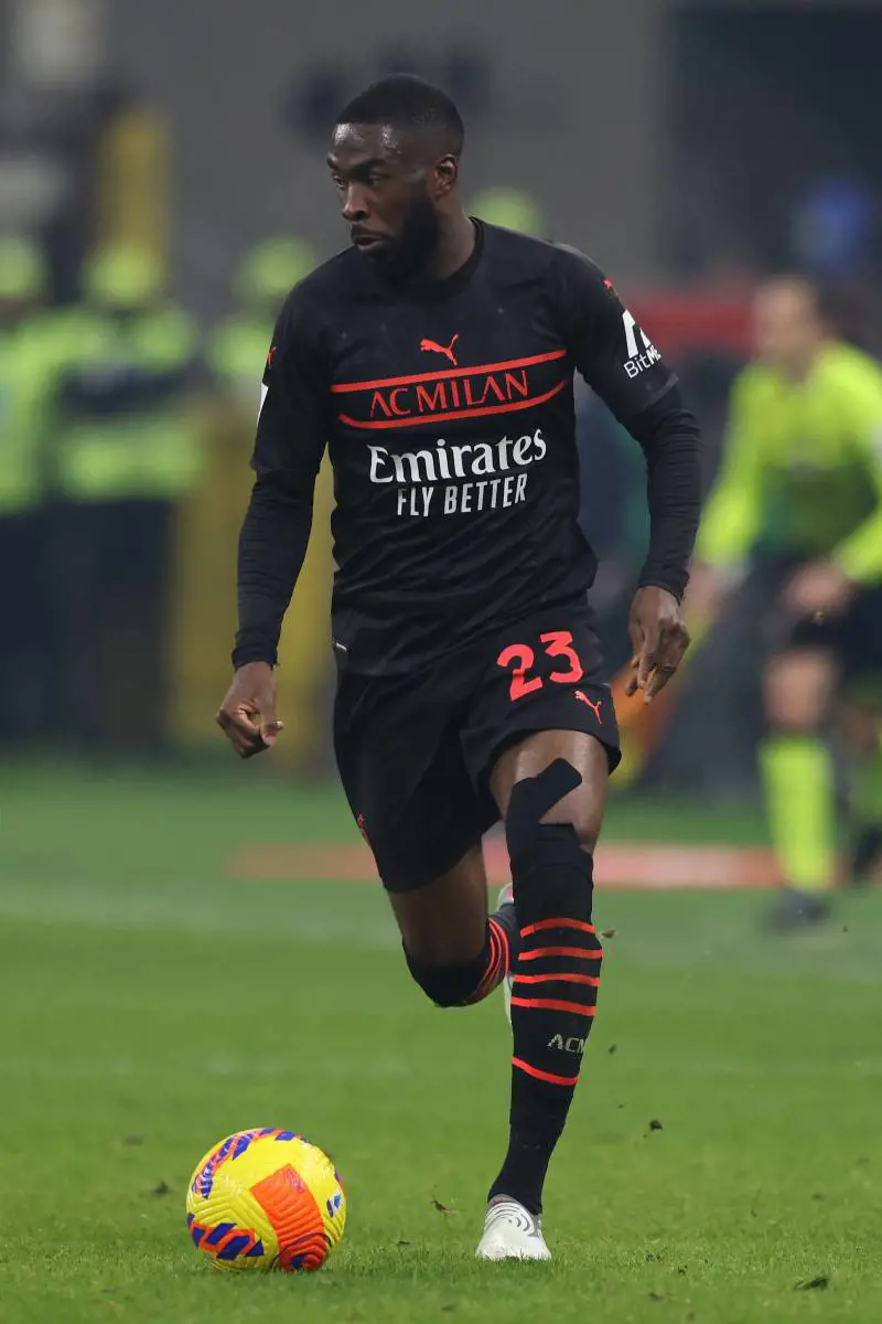 Il Milan perde Tomori. I prati "stressati" della A sempre più nel mirino