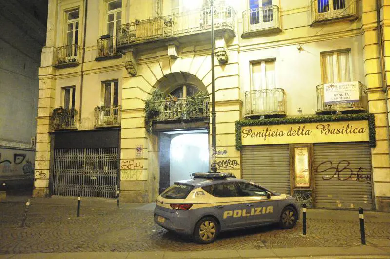 Irregolari e pregiudicati spadroneggiano in città. Otto rapine in una notte, fra le vittime un disabile