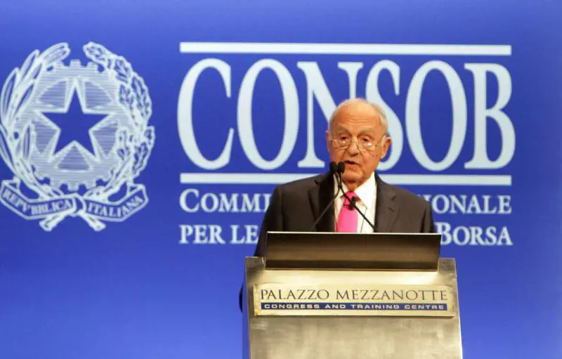 "Sono in ostaggio". Lo scontro sulle Generali scuote Savona e Consob