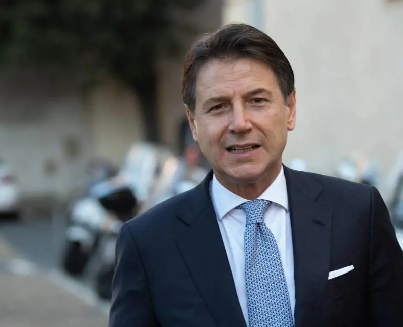 Conte apre alla destra. No a Draghi