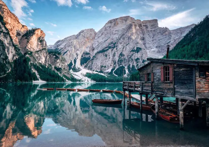 Lago di Braies, il paradiso alpino tra miti e leggende