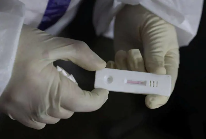 "Tamponi positivi sotto l'acqua...". Come stanno davvero le cose