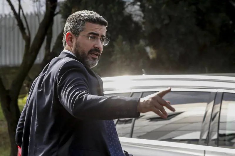 "Voti offerti a Tremonti". Esplode il caso Fraccaro tra i grillini divisi in tre